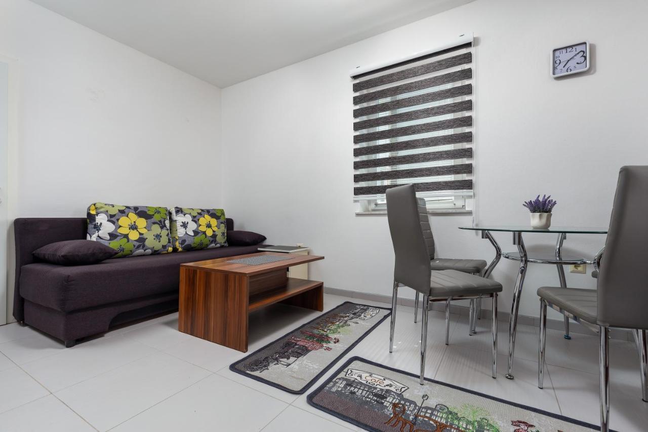 Top Central Apartments Pula Exterior photo