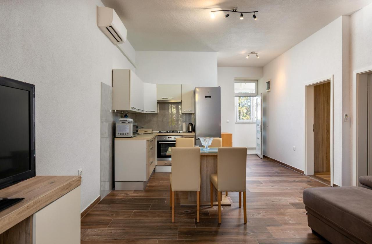Top Central Apartments Pula Exterior photo